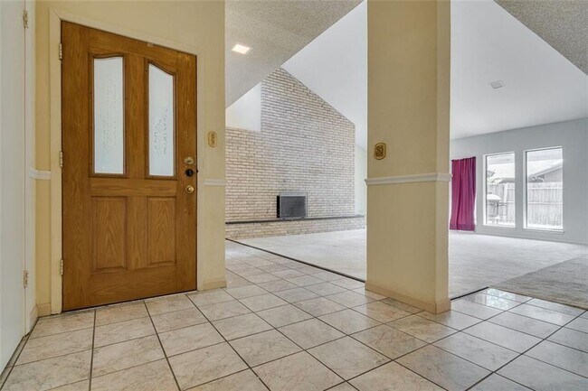 Building Photo - 512 Country Wood Ct