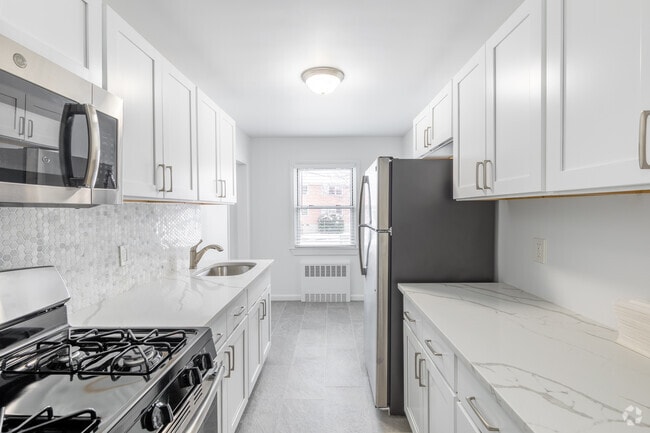 Interior Photo - Crestwood Lake Apartments