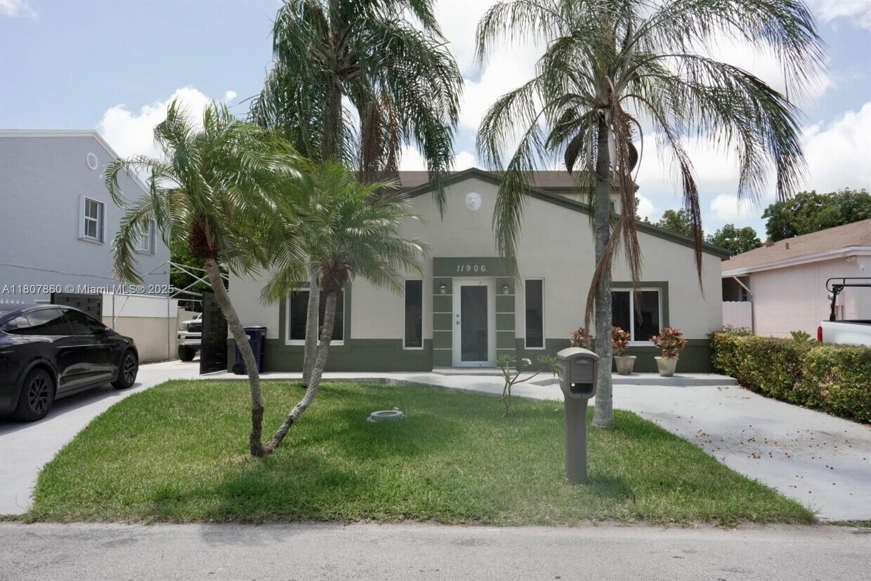 Foto principal - 11906 SW 272nd Terrace