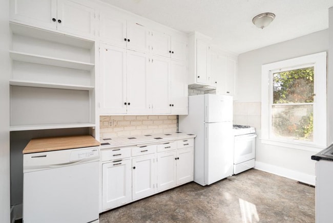 Building Photo - Spacious 4-Bedroom, 2-Bath Home in Northea...