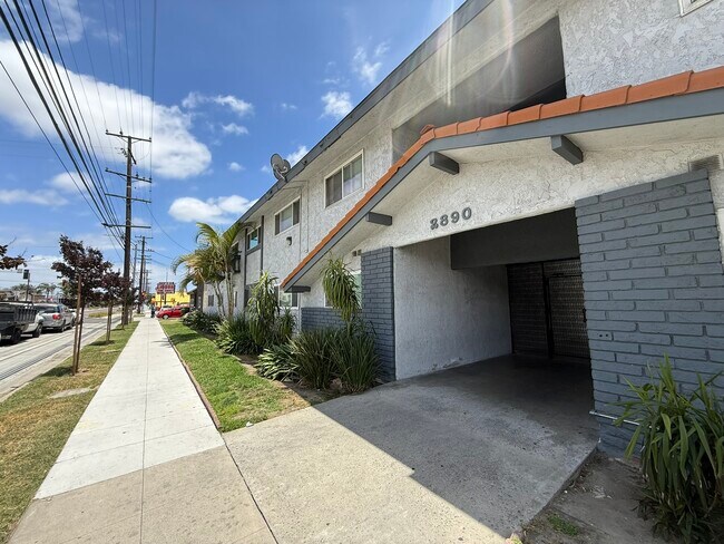 Foto del edificio - 2890 E Artesia Blvd