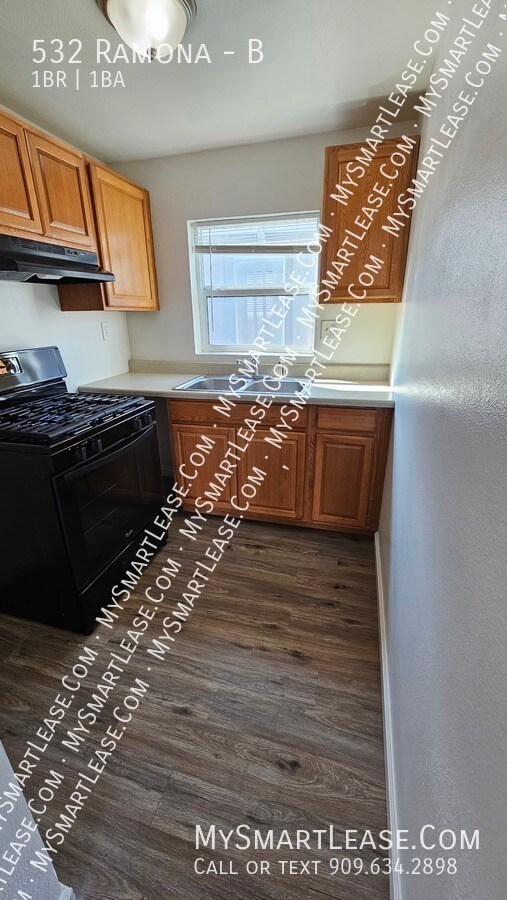 Building Photo - 532 Ramona Unit B