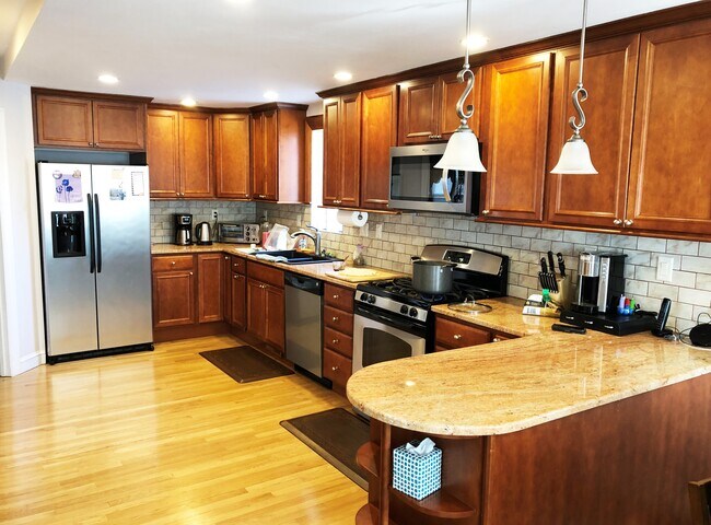 Building Photo - 42 Etna Rd