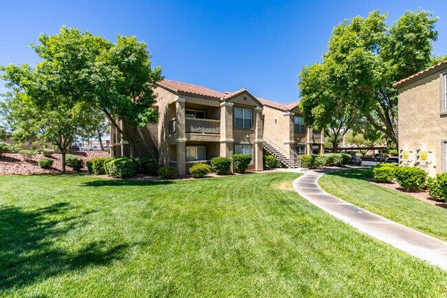 Foto del edificio - Beautiful 2Bed/2Bath First Floor Condo located in Silverado Ranch