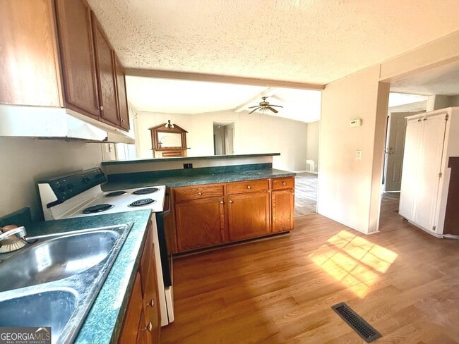 Building Photo - 110 Little River Dr