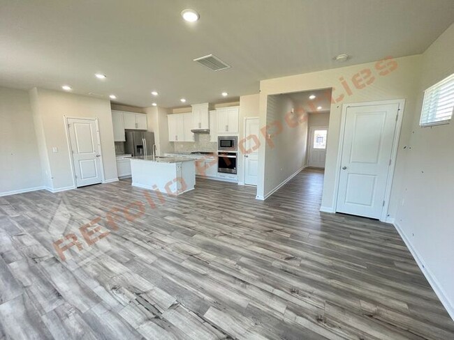Foto del edificio - Gorgeous Brand New 4 Bedroom 2 Car Garage ...
