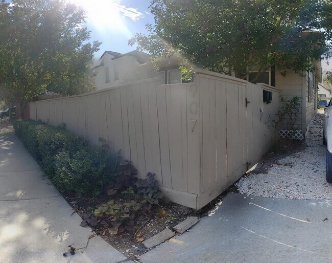 Building Photo - 907 Enid St