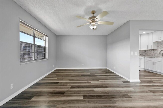 Foto del edificio - 711 Normandy Ln
