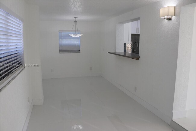 Foto del edificio - 45 NW 164th St