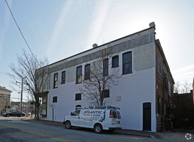 Building Photo - 19-21 W Main St