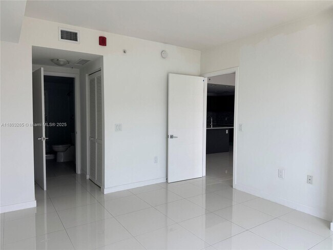Foto del edificio - 7661 NW 107th Ave