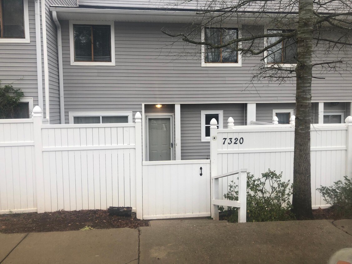 Primary Photo - 7320 Sandy Creek Dr