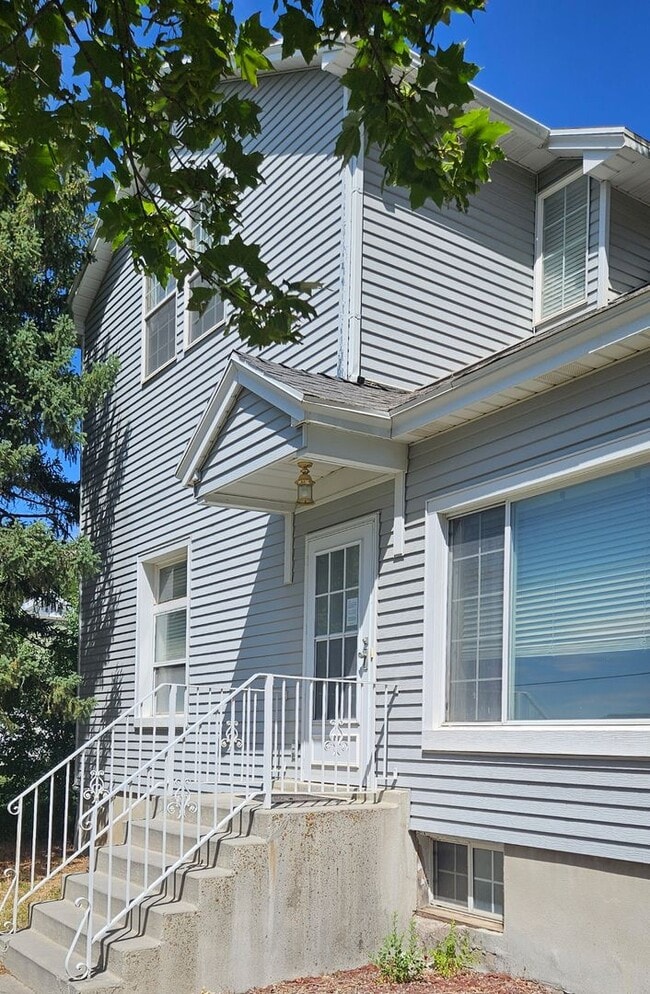 Building Photo - 1890 Fruitland Dr