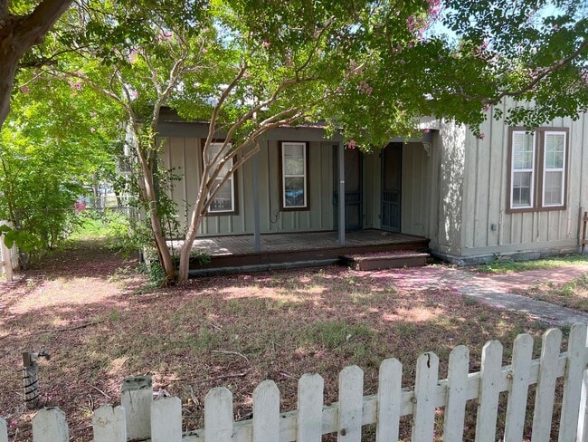 Building Photo - 213 W Schulz St