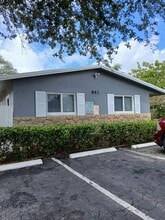 Building Photo - 861 SW 10th Dr