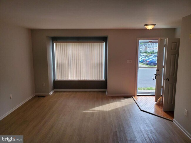 Foto del edificio - 3344 Vineland Pl