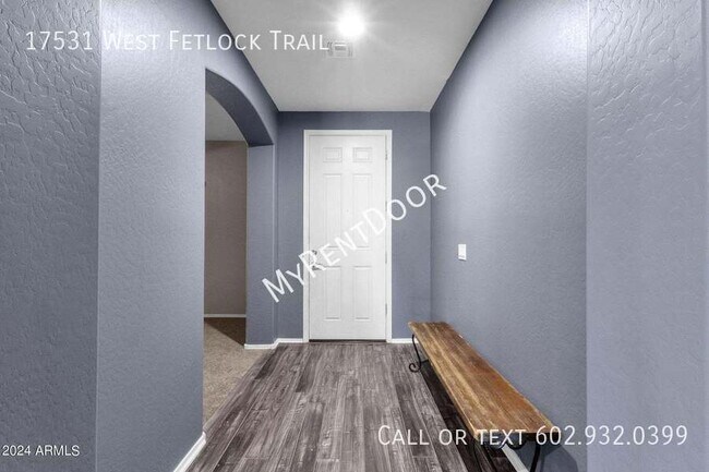 Foto del edificio - Stunning 3-Bedroom Home with Solar Include...