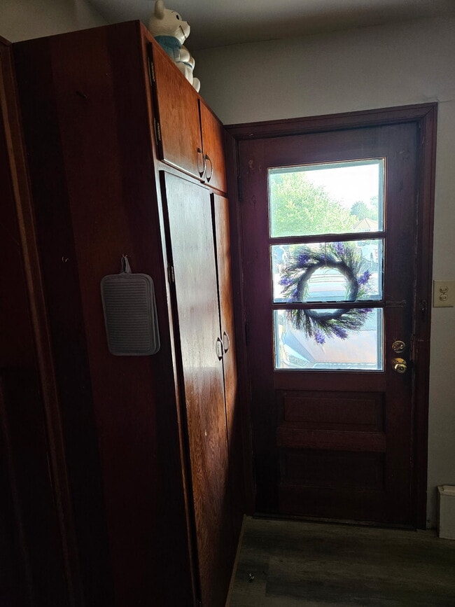 Building Photo - 108 Elm St