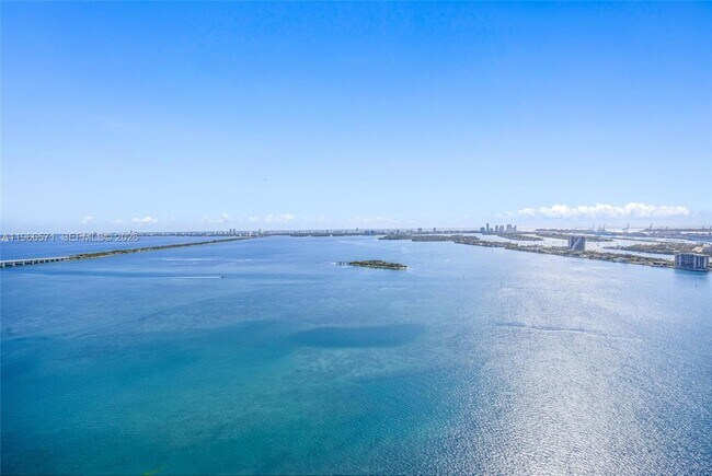 Foto del edificio - 700 NE 24th St