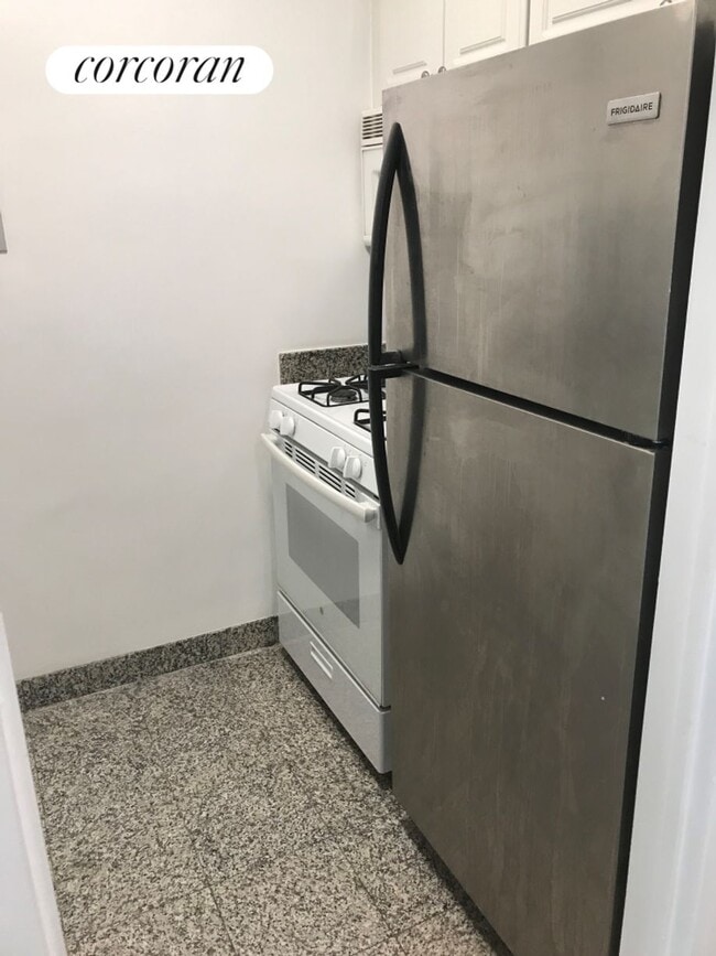 Foto del edificio - 166 E 63rd St
