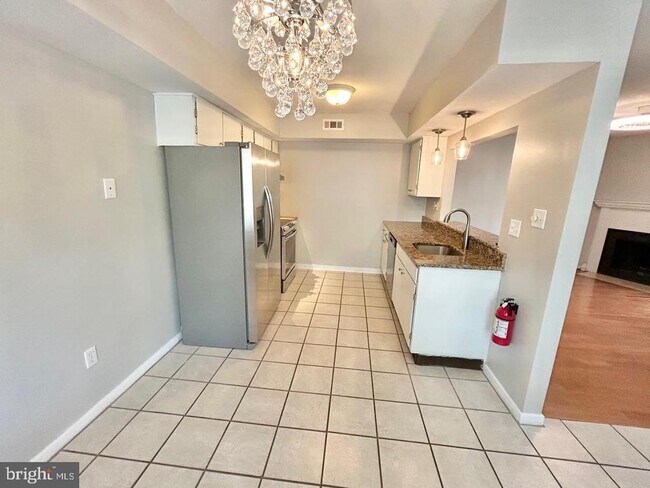 Building Photo - 313 Gregorys Way