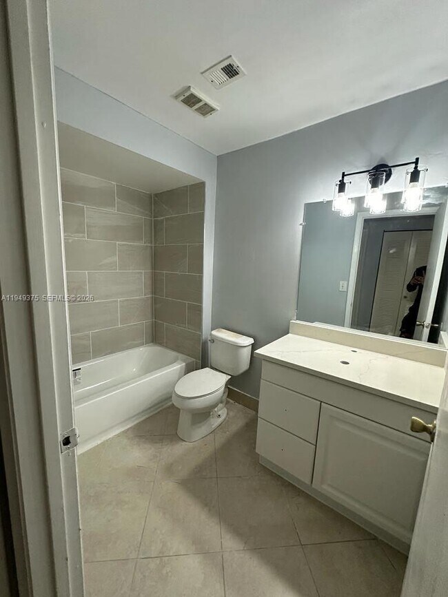 Foto del edificio - 9999 Summerbreeze Dr