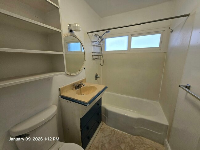 Building Photo - 911 16th Ave