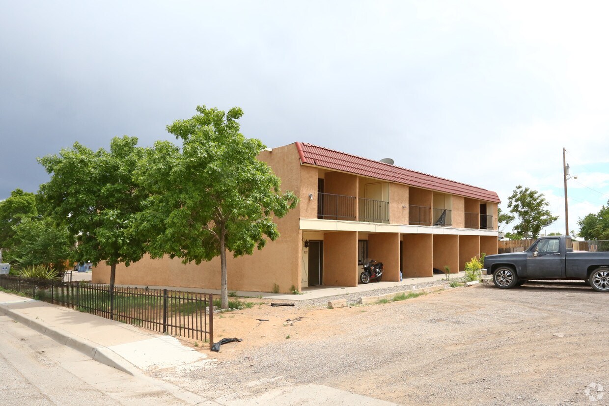 Foto del edificio - 810 Bellamah Ave NW