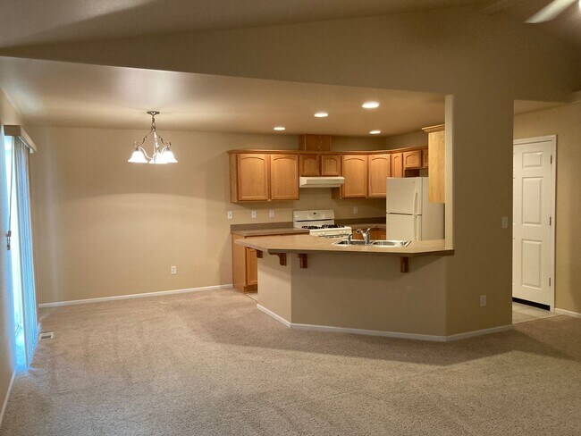 Foto del edificio - Super Clean 3 Bedroom Home with RV Parking!