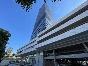 Building Photo - 1750 Kalakaua Ave