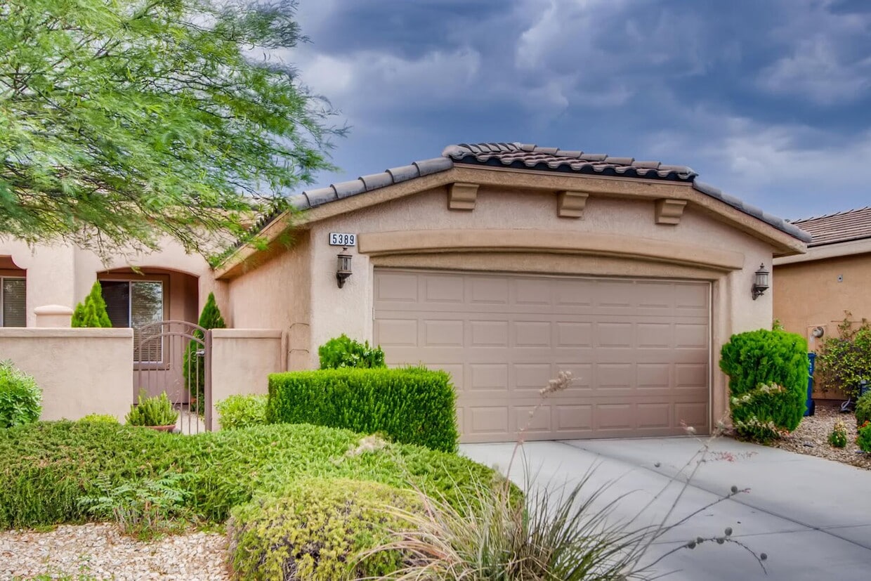 Foto principal - Stunning 1 Story 2 Bedroom Home in Summerl...