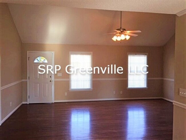 Building Photo - 1/2 OFF FIRST MONTH RENT SPECIAL!!! Beauti...