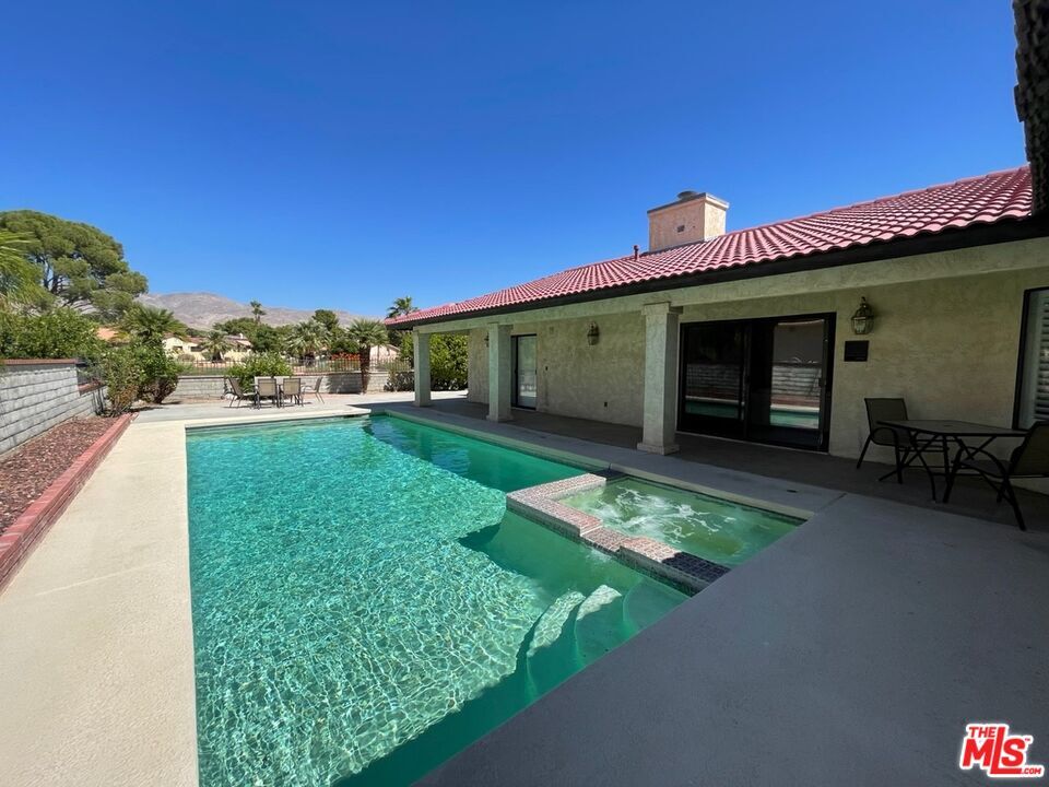 Primary Photo - 64356 Doral Dr