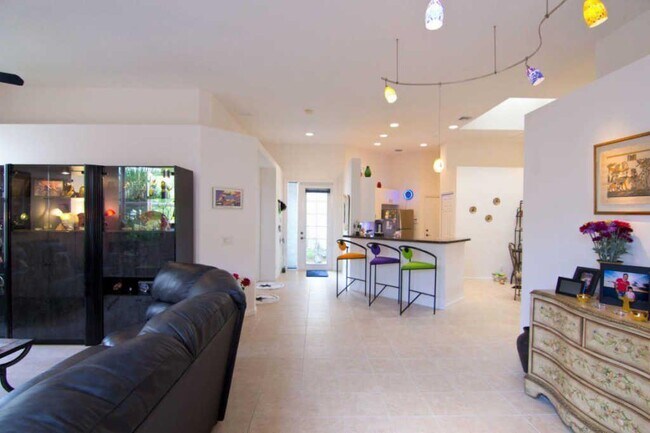 Building Photo - 7678 Jasmine Ct