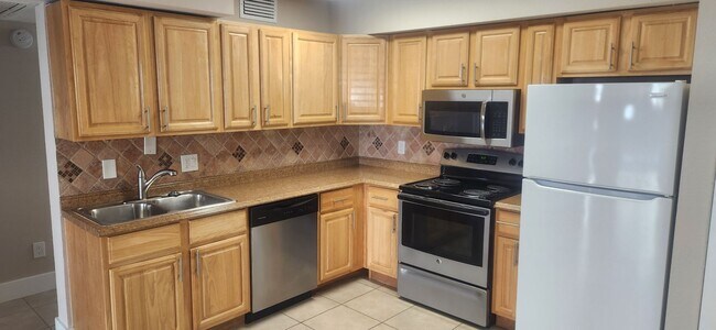 Foto del edificio - ANNUAL RENTAL - 2 BED / 2 BATH CONDO AT MYSTIC GARDENS