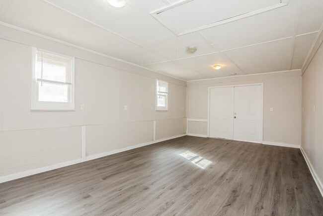 Building Photo - 2717 Dogwood Cir
