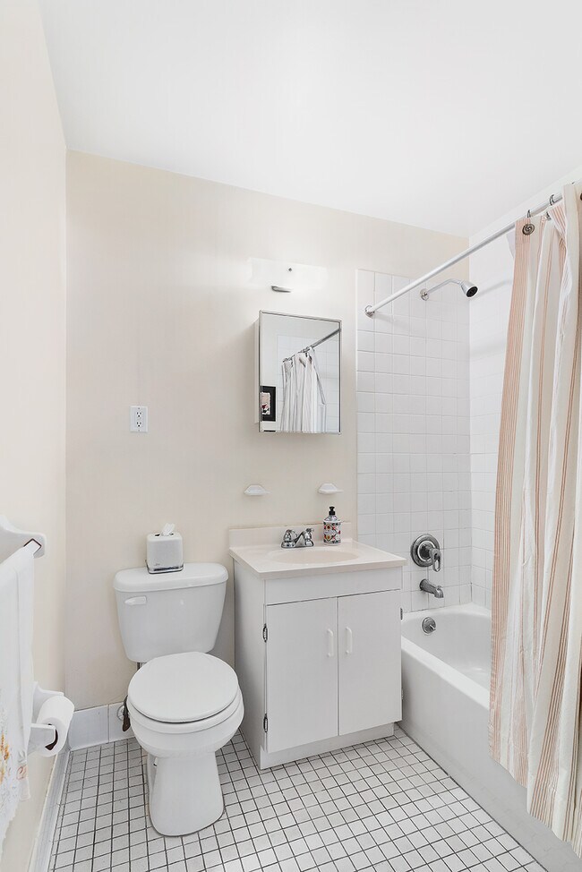 Foto del edificio - 1991 Madison Ave