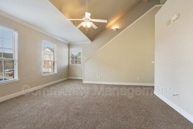 Photo - 4441 Burbank Dr Apartment