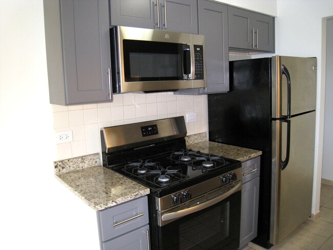 Building Photo - 187 Pickwick Dr