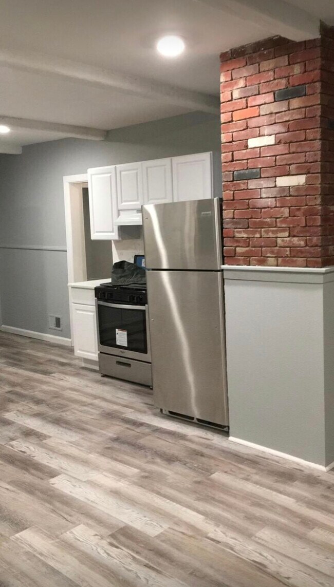 Building Photo - 144 Daly Ave