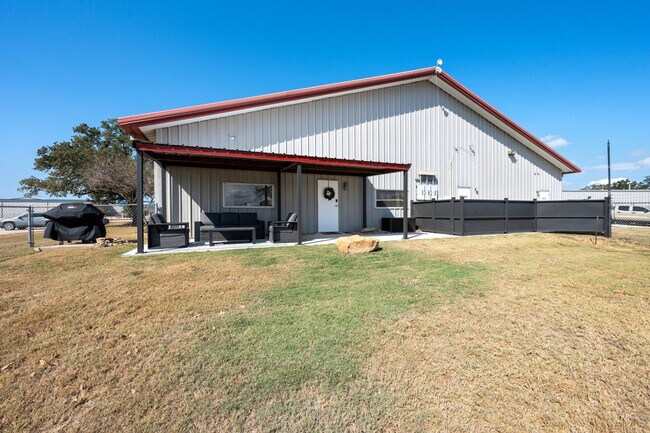 Building Photo - 6166 Imperial Loop Dr