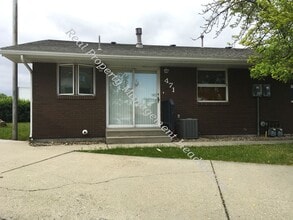 Building Photo - 471 Vigilante Dr