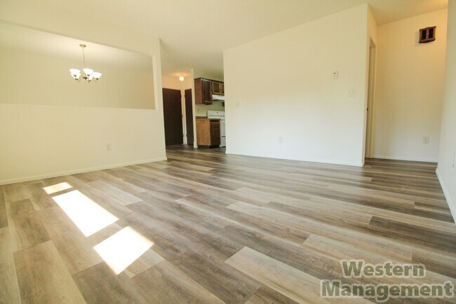 Sala de estar - 1221 Yellowstone Ave