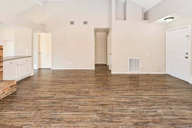 Foto del edificio - 11811 Meadowchase Dr