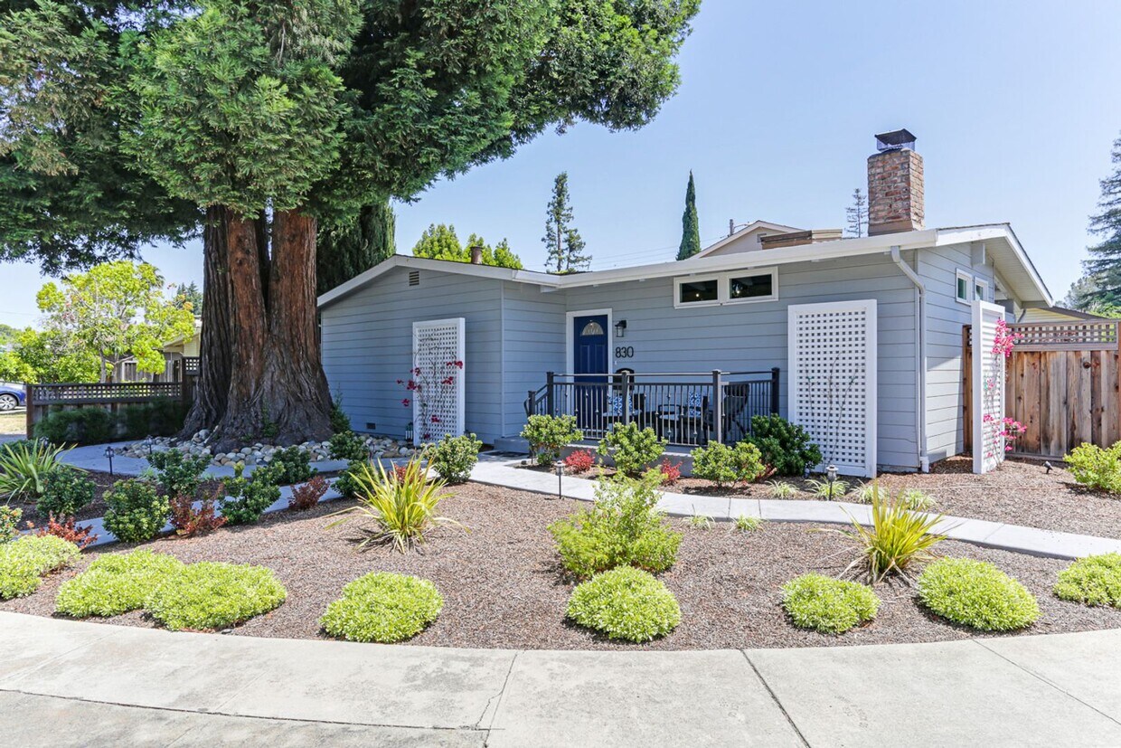 Foto principal - FULLY RENOVATED 3 BEDROOM, 2 BATHROOM IN E...