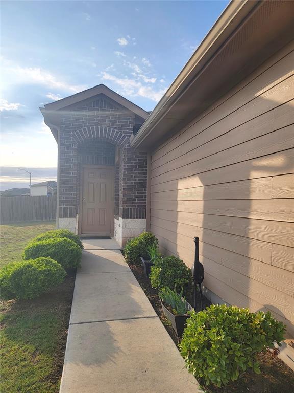 Building Photo - 601 Pinnacle Dr