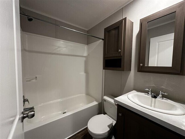 Foto del edificio - 111 Creek Dr