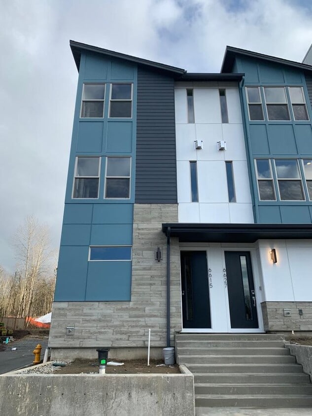 Photo - 6615 135th Ct SE (Newcastle, WA)
