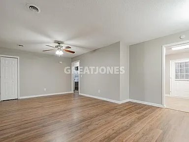 Foto del edificio - 421 Kingshead Ct