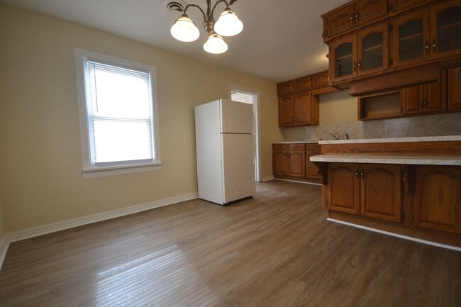 Building Photo - 2 Bed 1 Bath 900 SQFT Home in Bolivar!